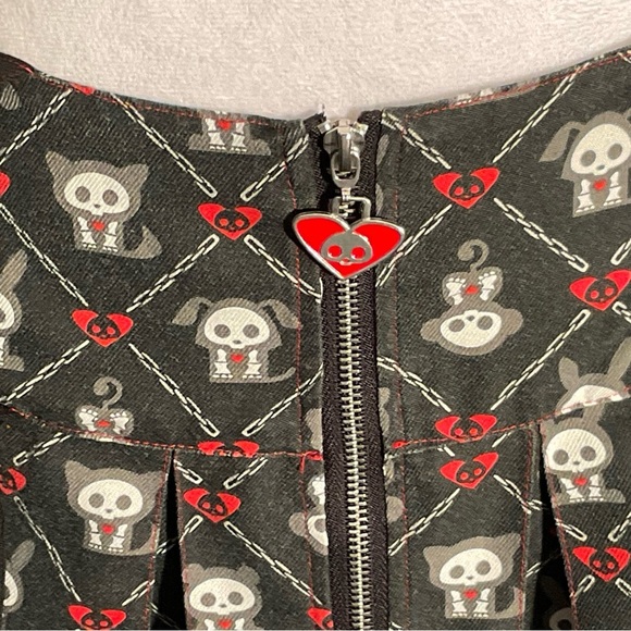 Hot Topic Size M Skelanimals Grommet Strap Goth Skulls Pleated Plaid Mini Skirt - Picture 10 of 10
